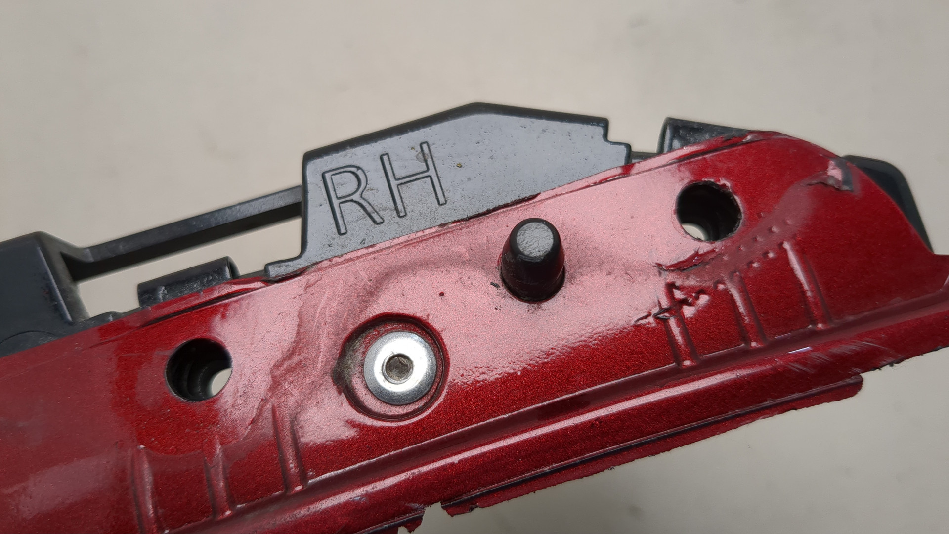 Кронштейн переднего бампера правый