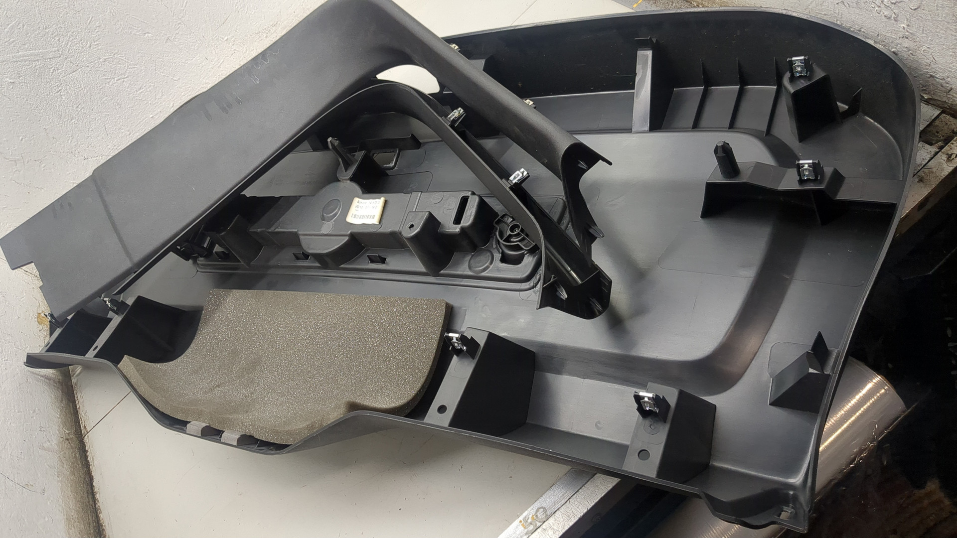 Обшивка двери багажника