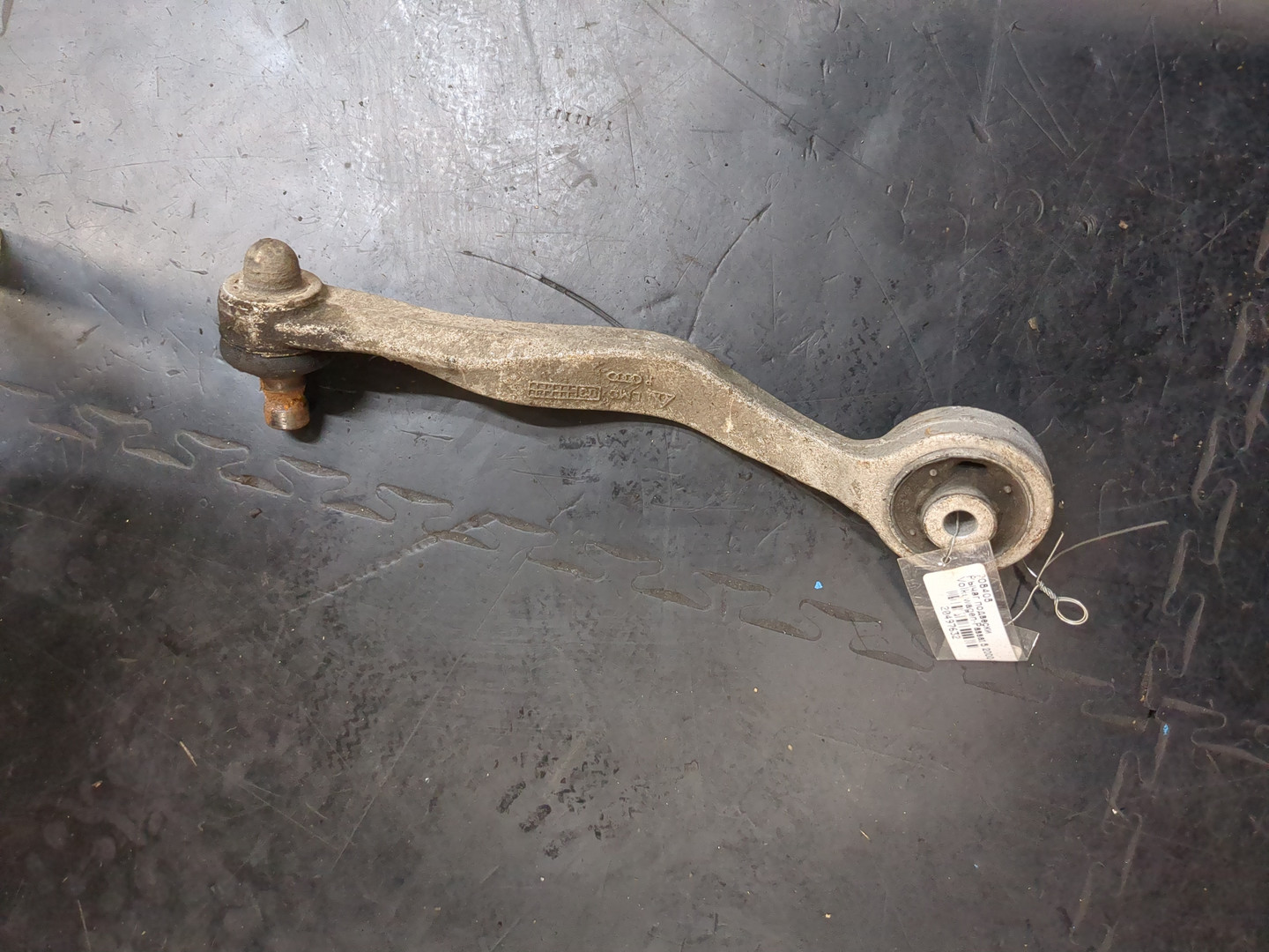 Рычаг передний правый