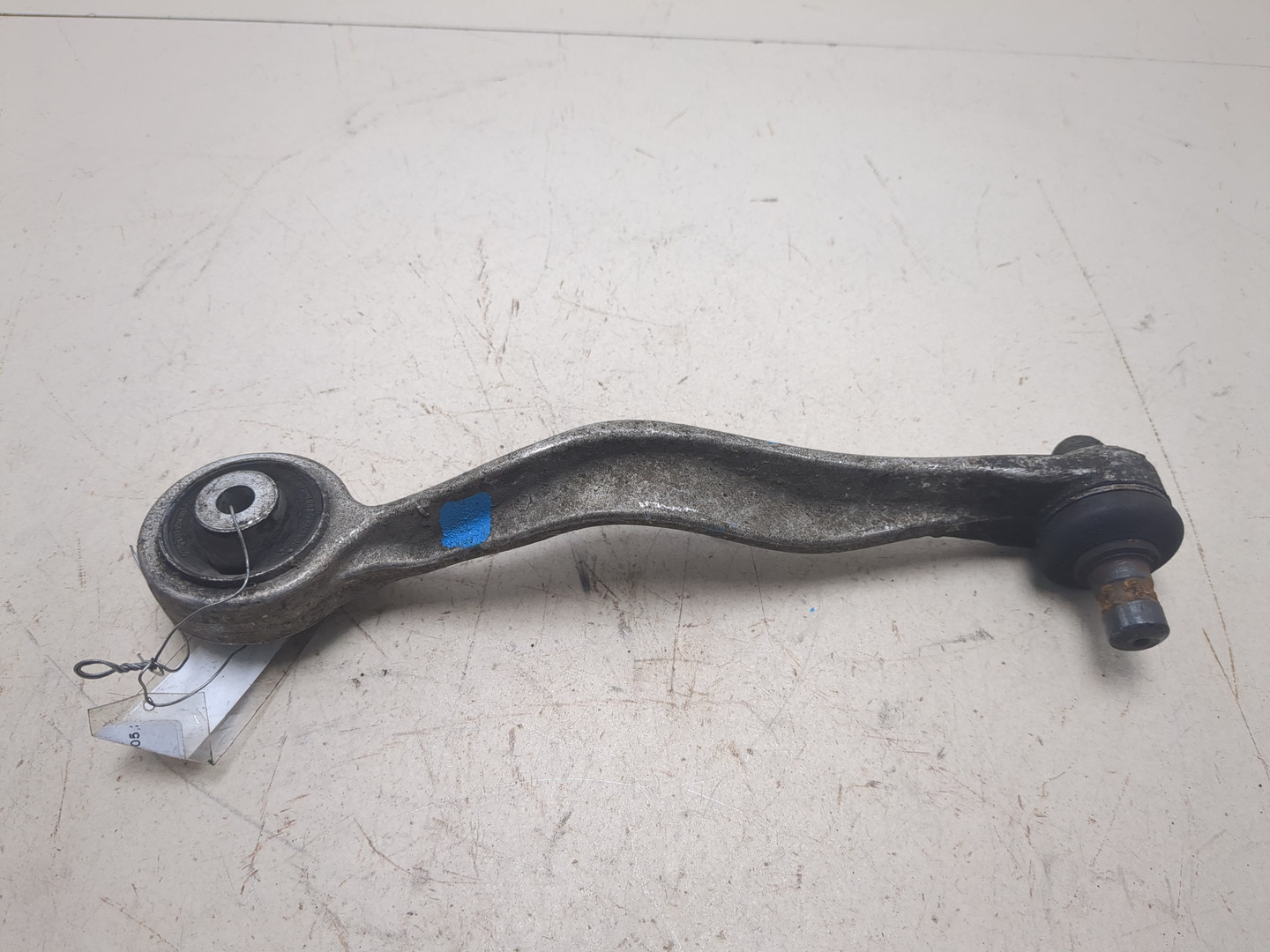 Рычаг передний правый