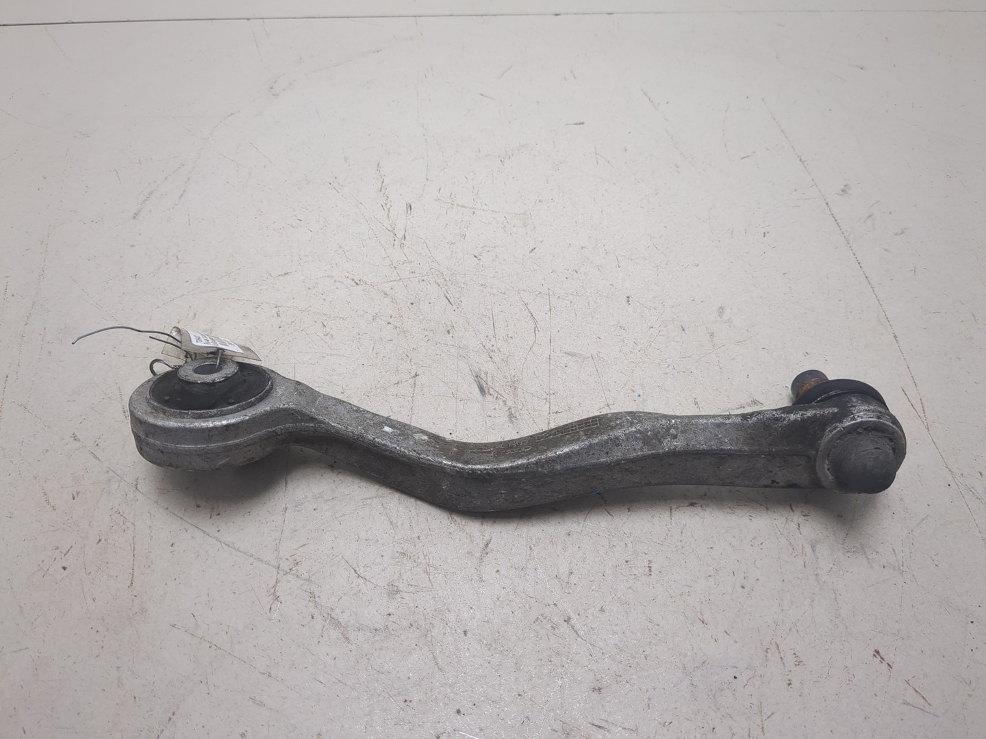 Рычаг передний правый