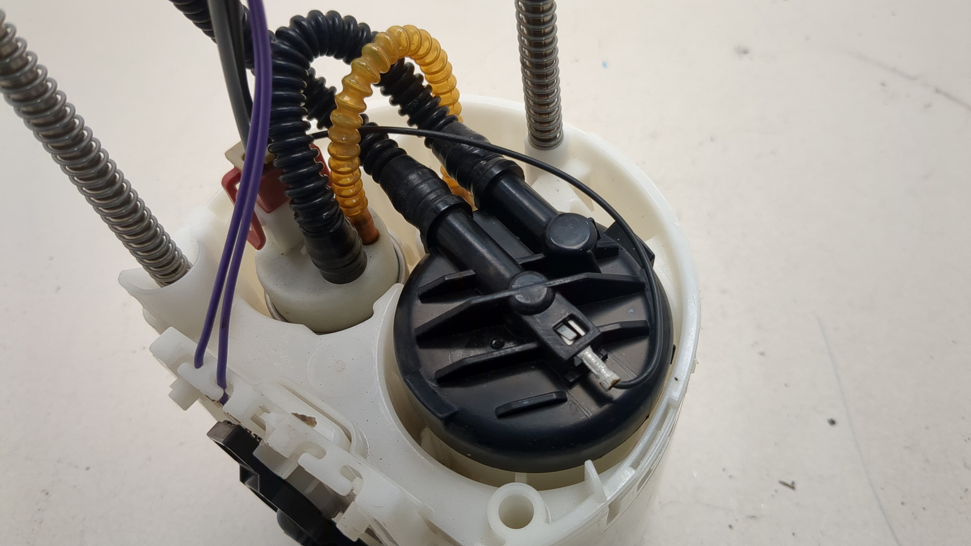 Насос топливный электрический