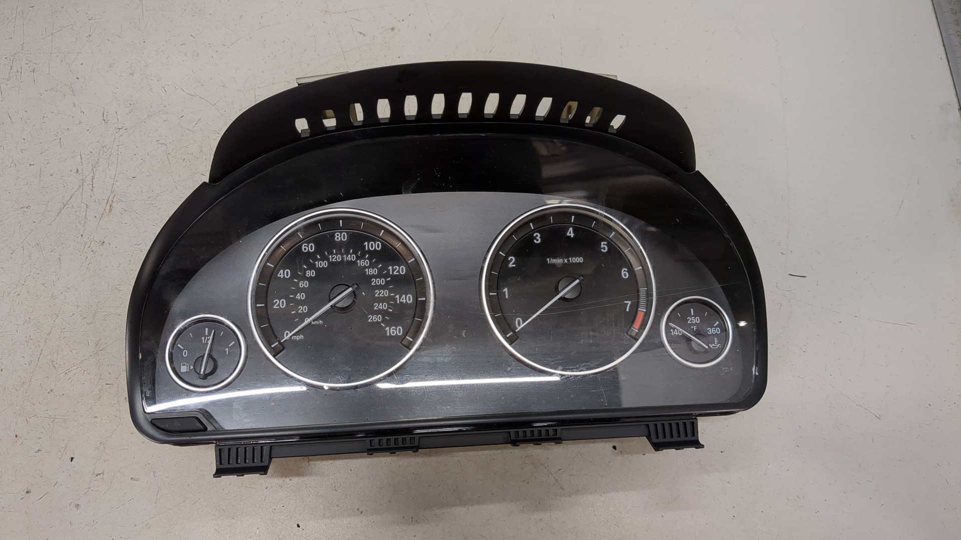 Панель приборов