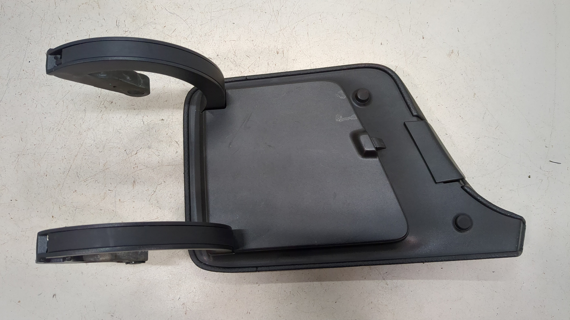 Подлокотник