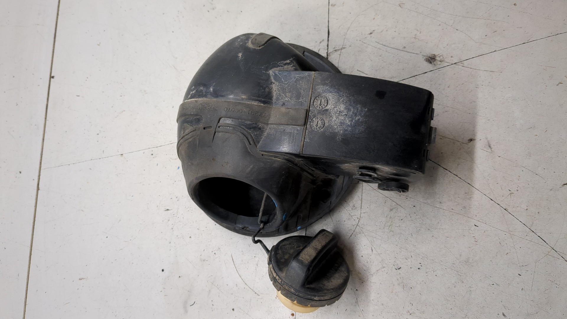 Лючок бензобака