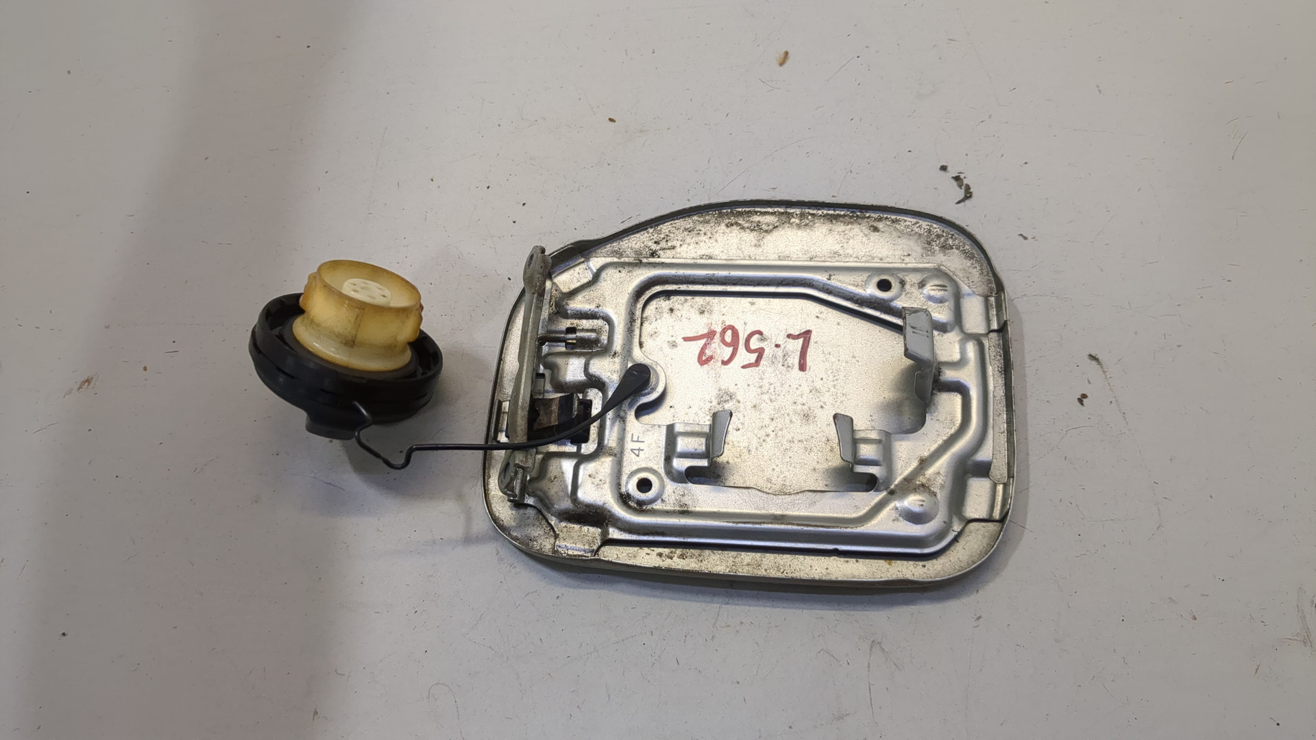 Лючок бензобака