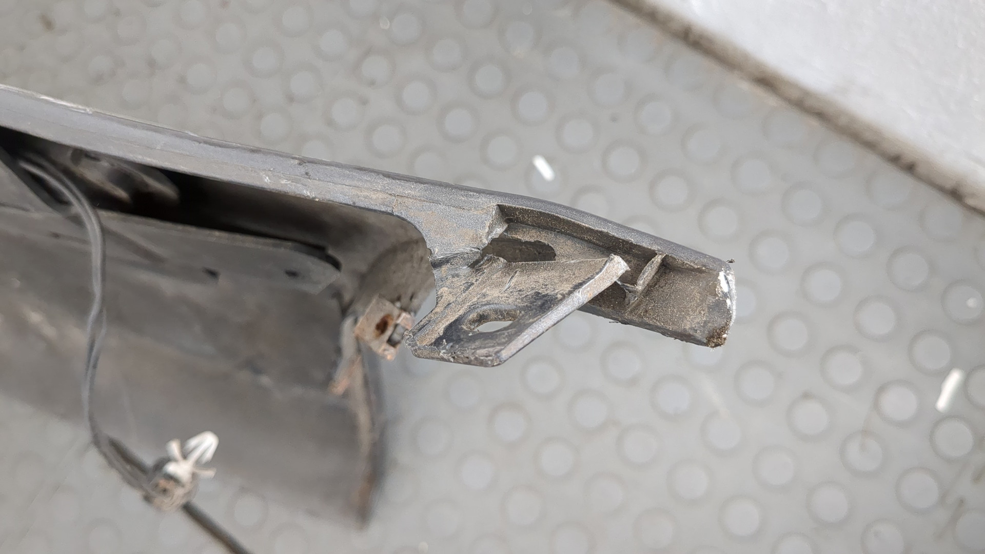 Бампер задний