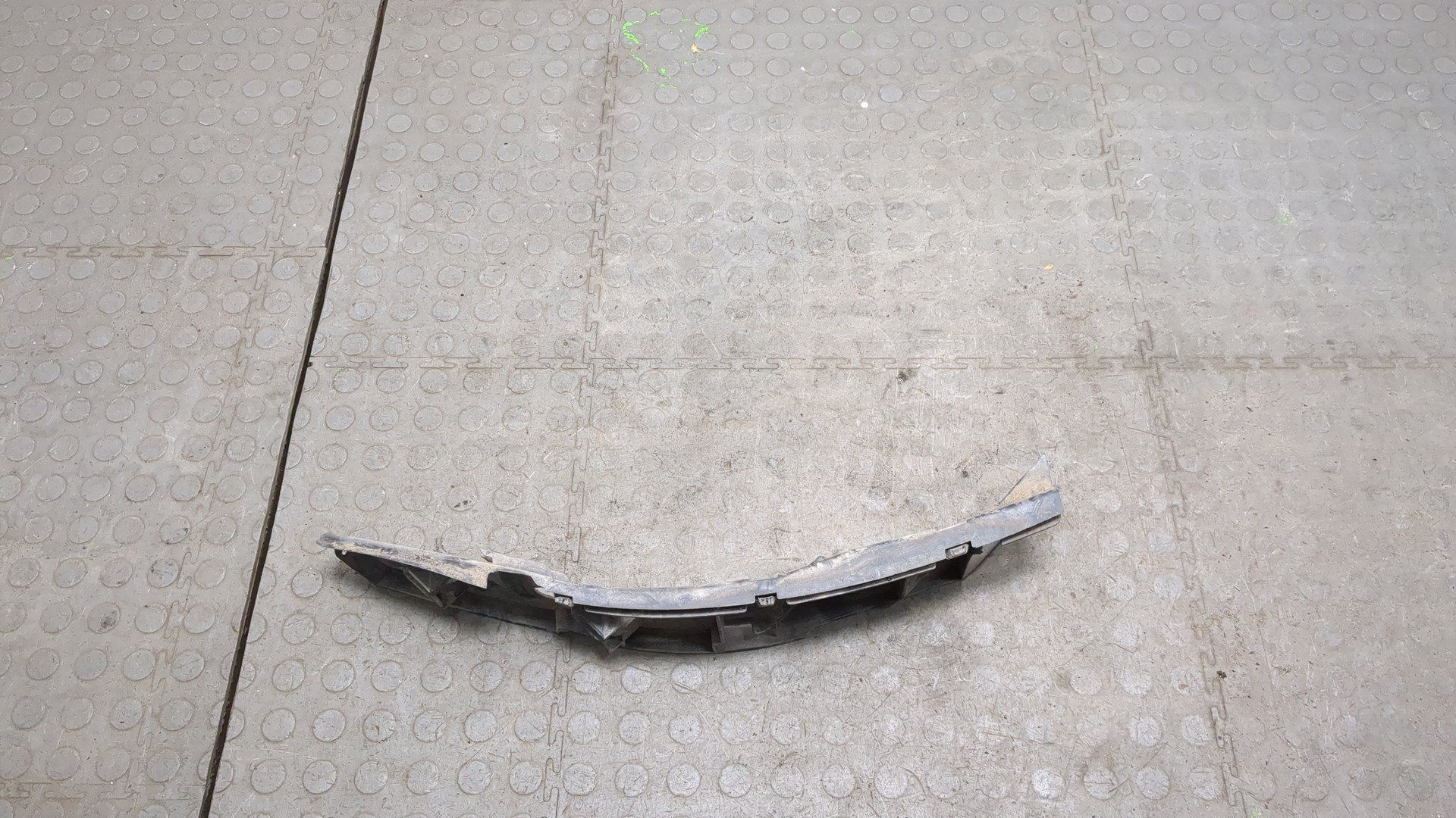 Кронштейн переднего бампера правый