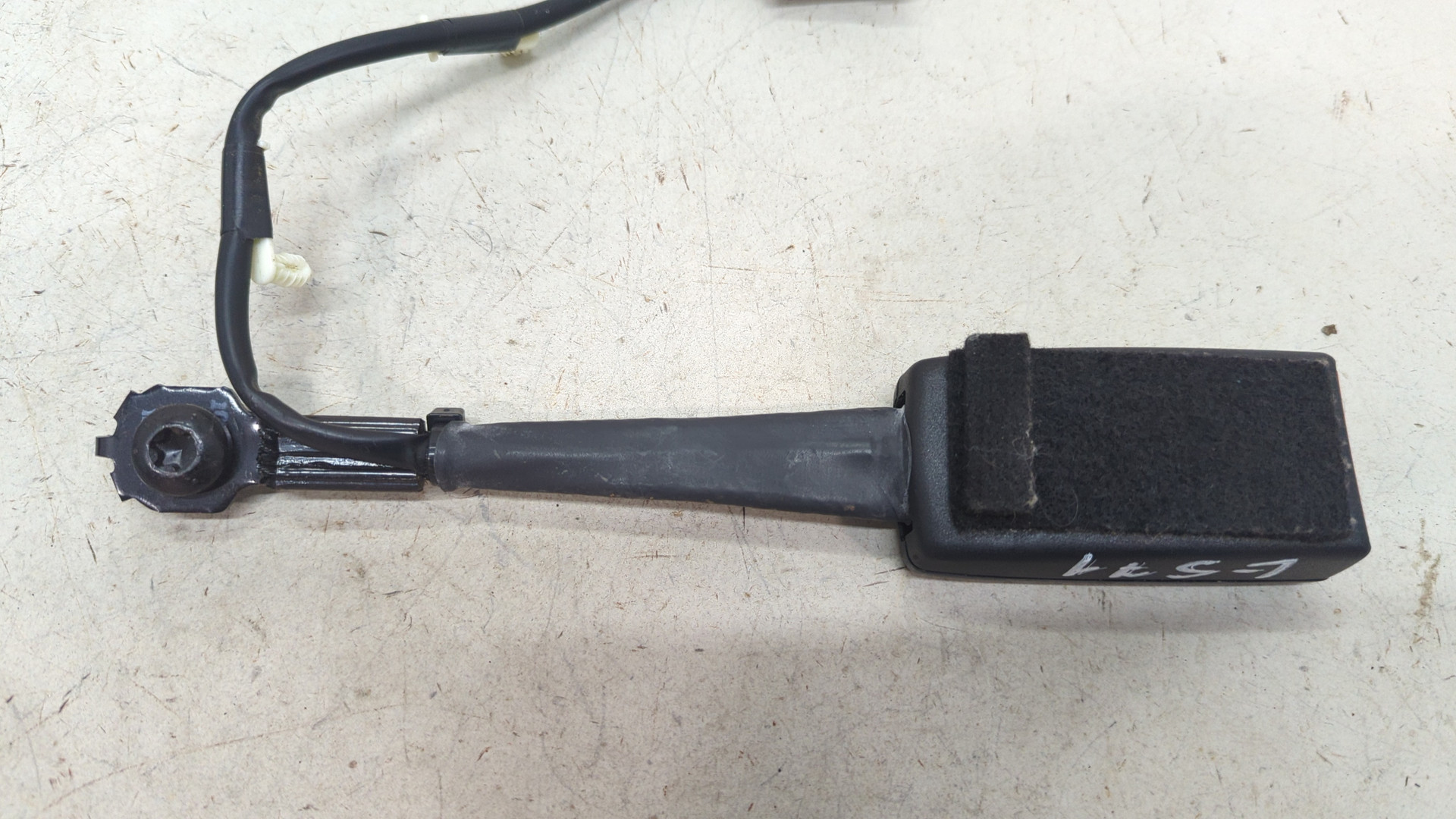 Ответная часть ремня безопасности