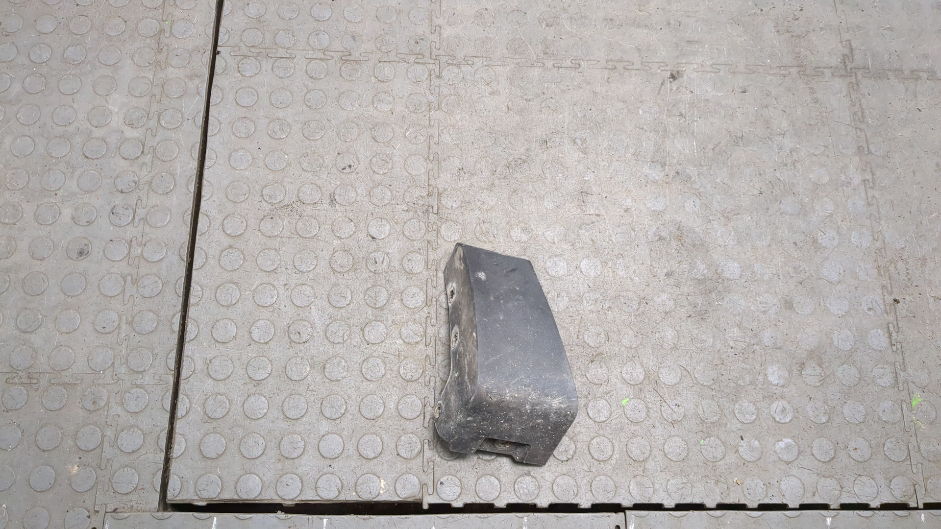 Накладка переднего крыла левого