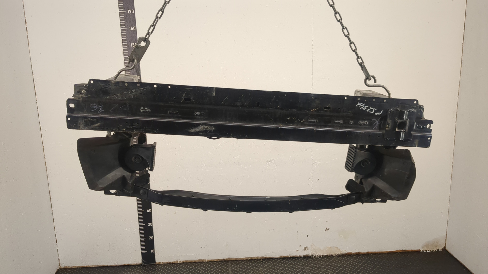 Усилитель переднего бампера