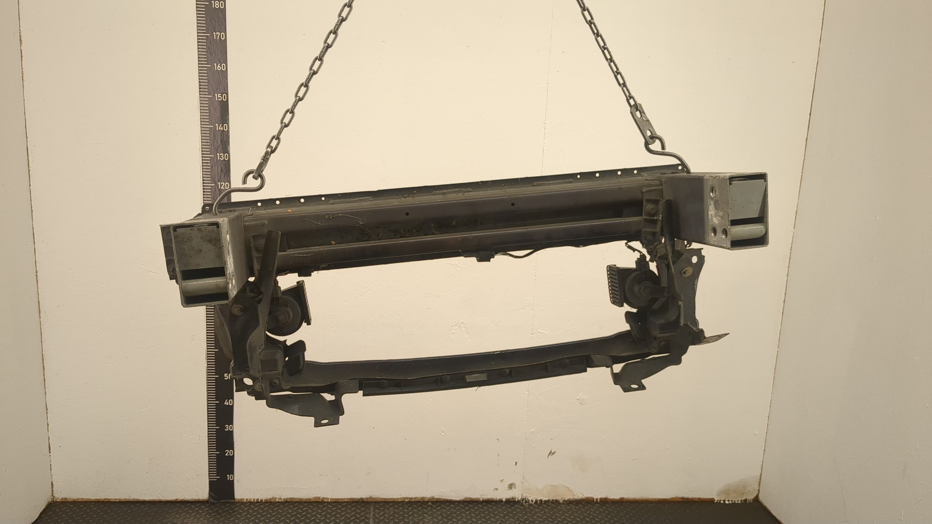 Усилитель переднего бампера