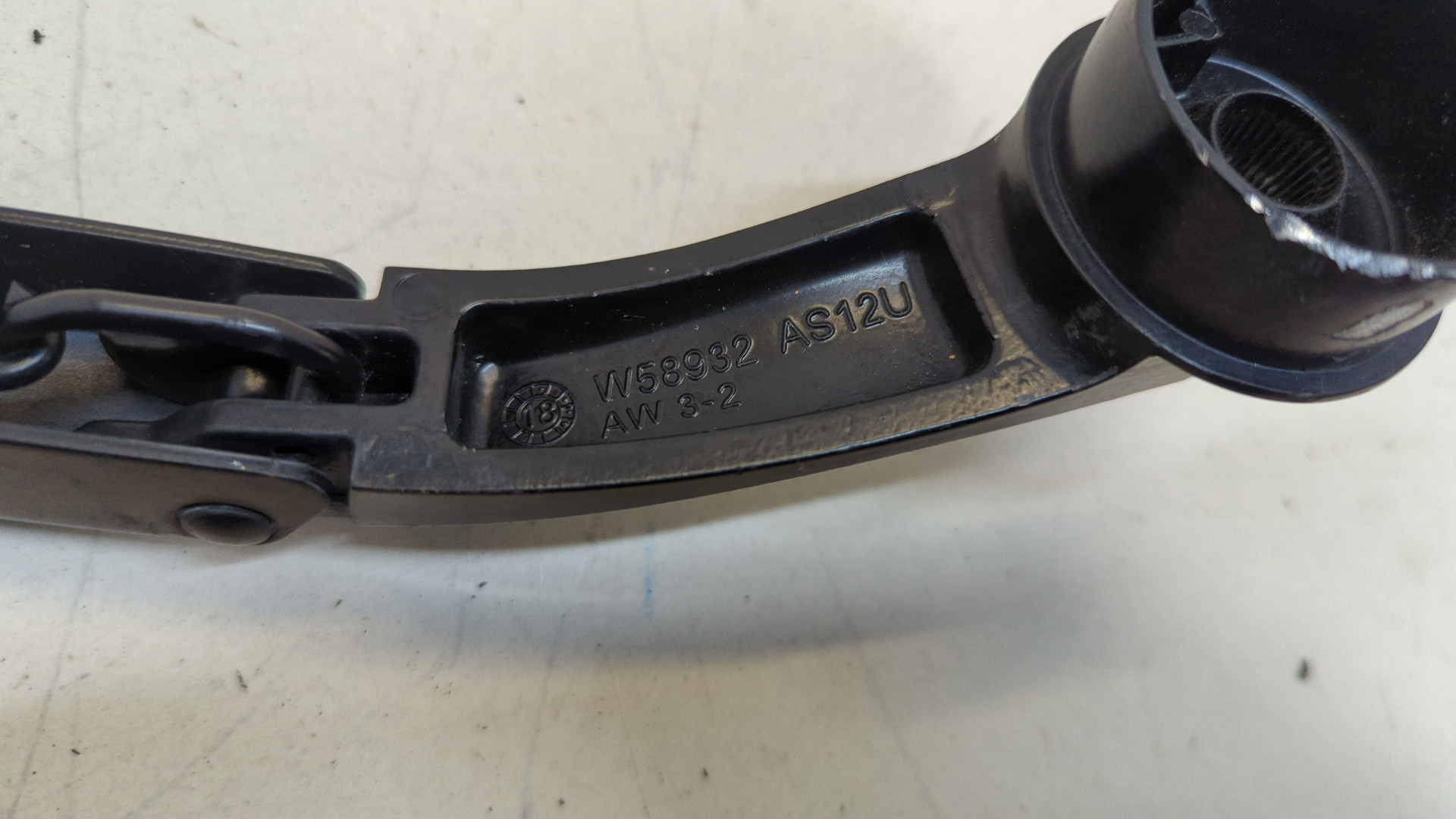 Поводок стеклоочистителя передний правый