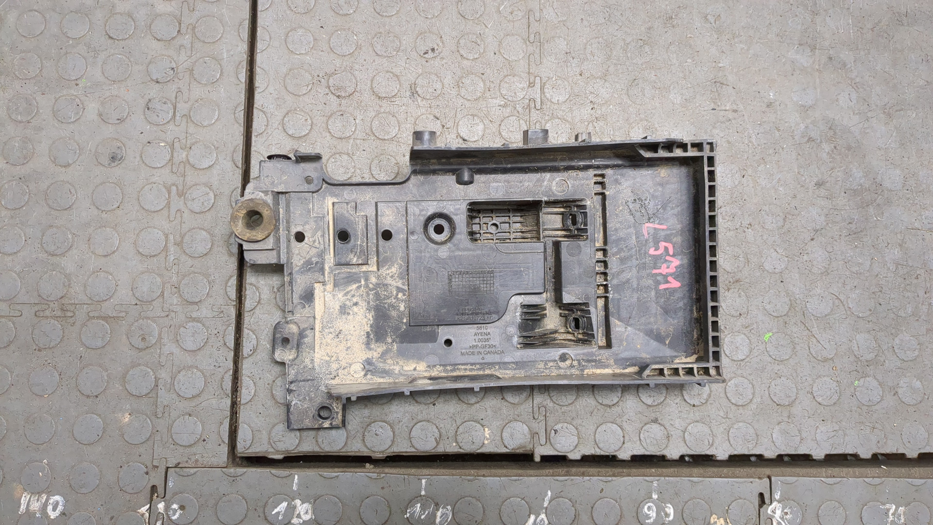 Площадка под аккумулятор (АКБ)