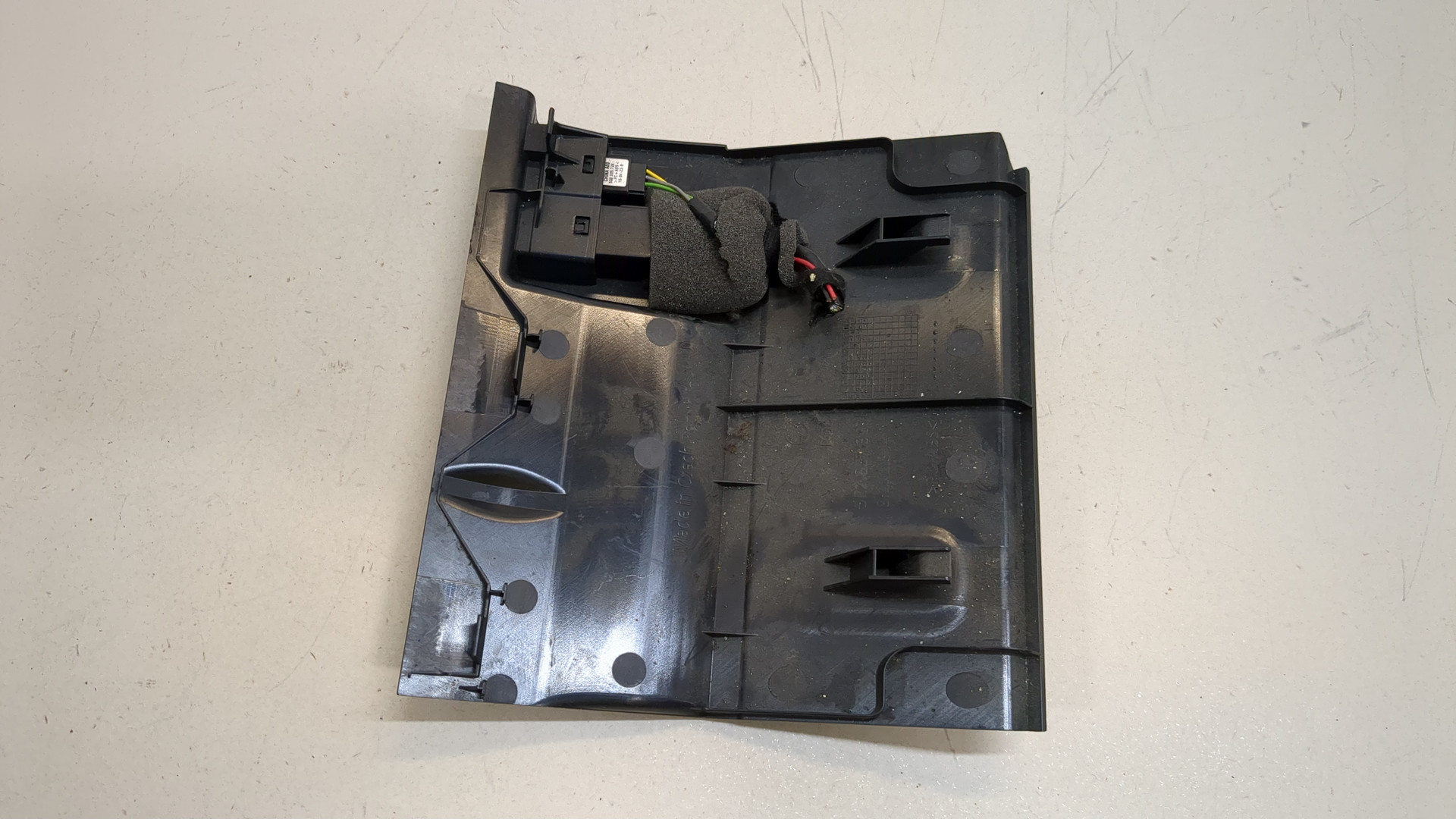 Гнездо AUX / USB IN