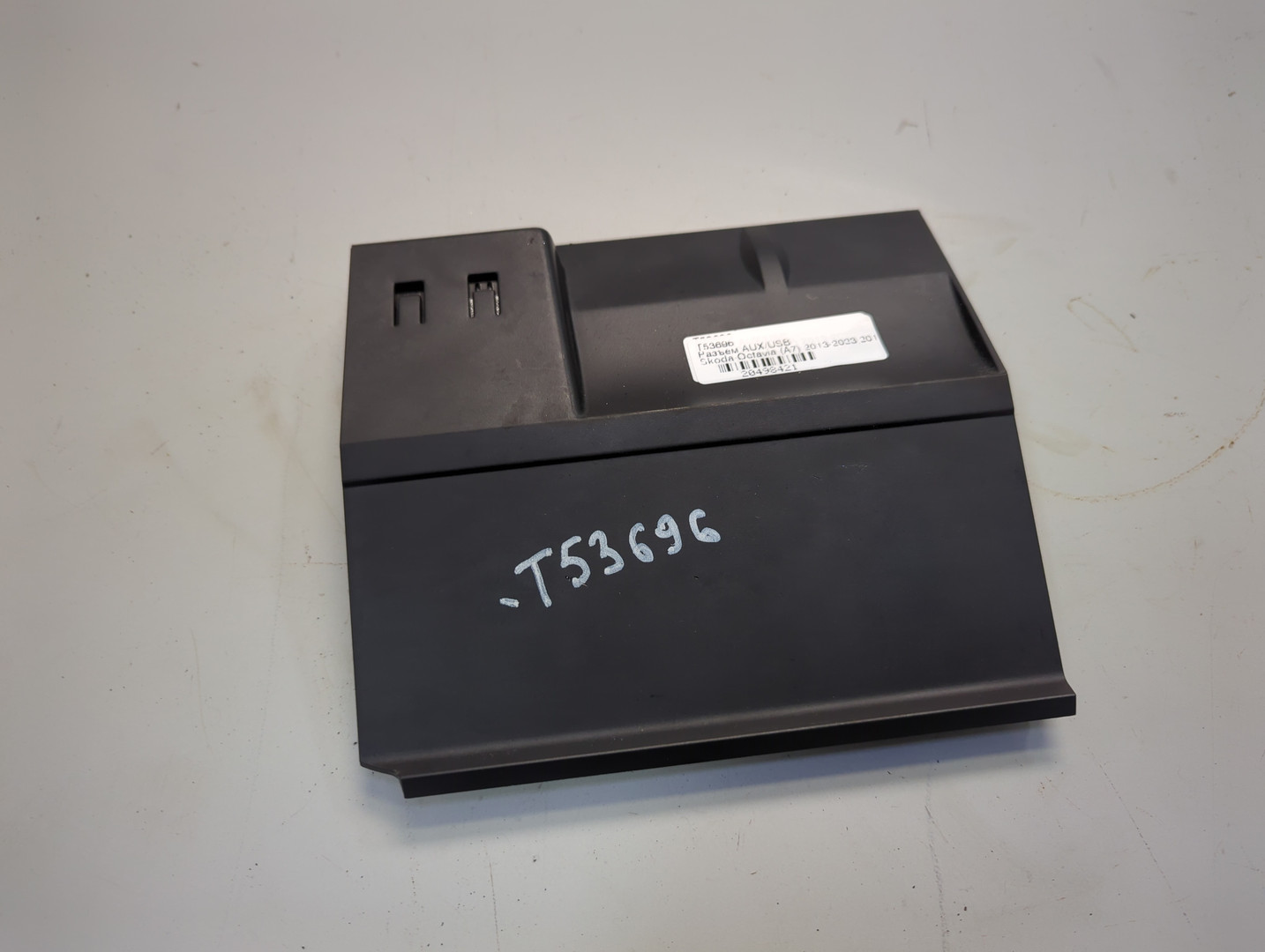 Гнездо AUX / USB IN