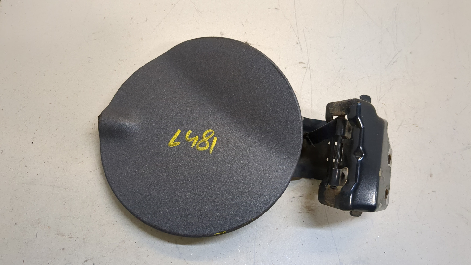 Лючок бензобака