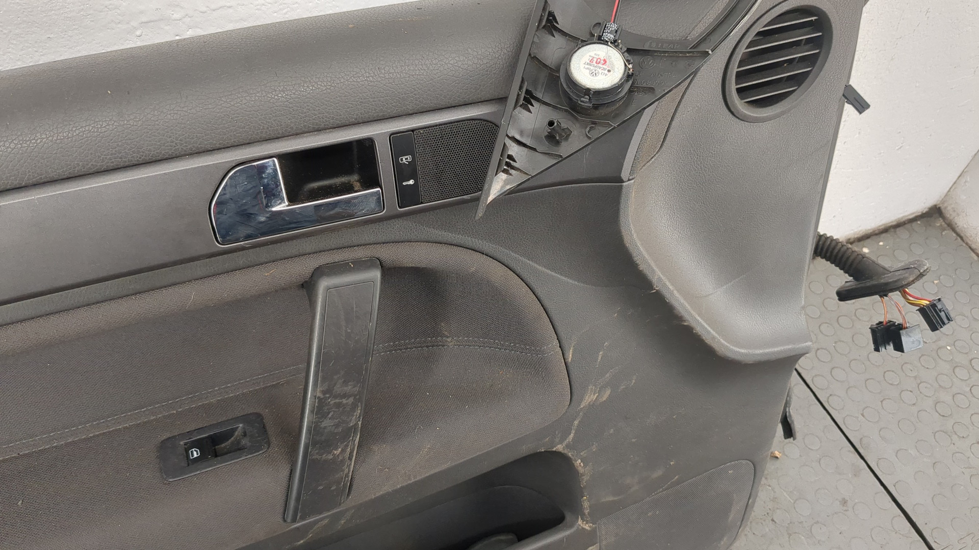 Дверь передняя левая