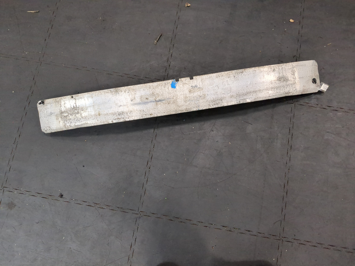 Усилитель переднего бампера