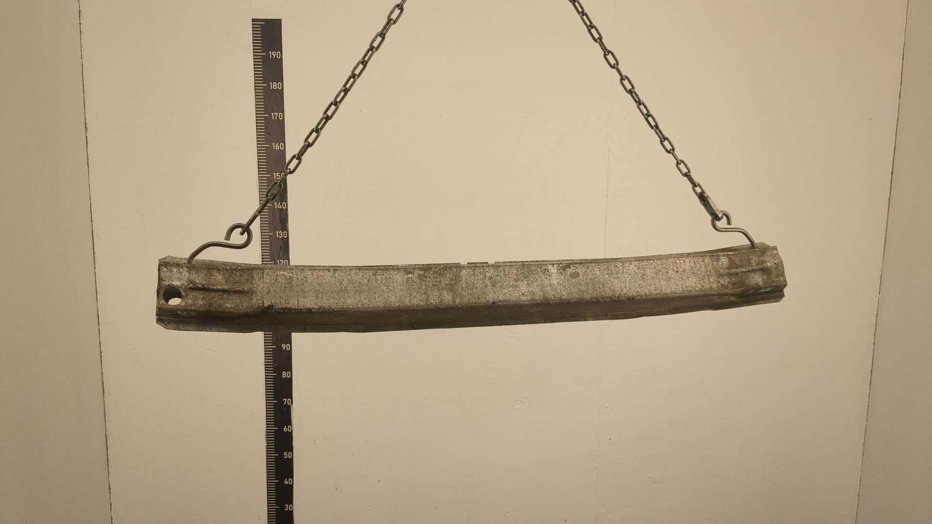 Усилитель переднего бампера