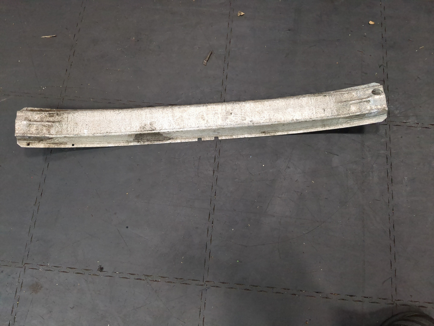 Усилитель переднего бампера