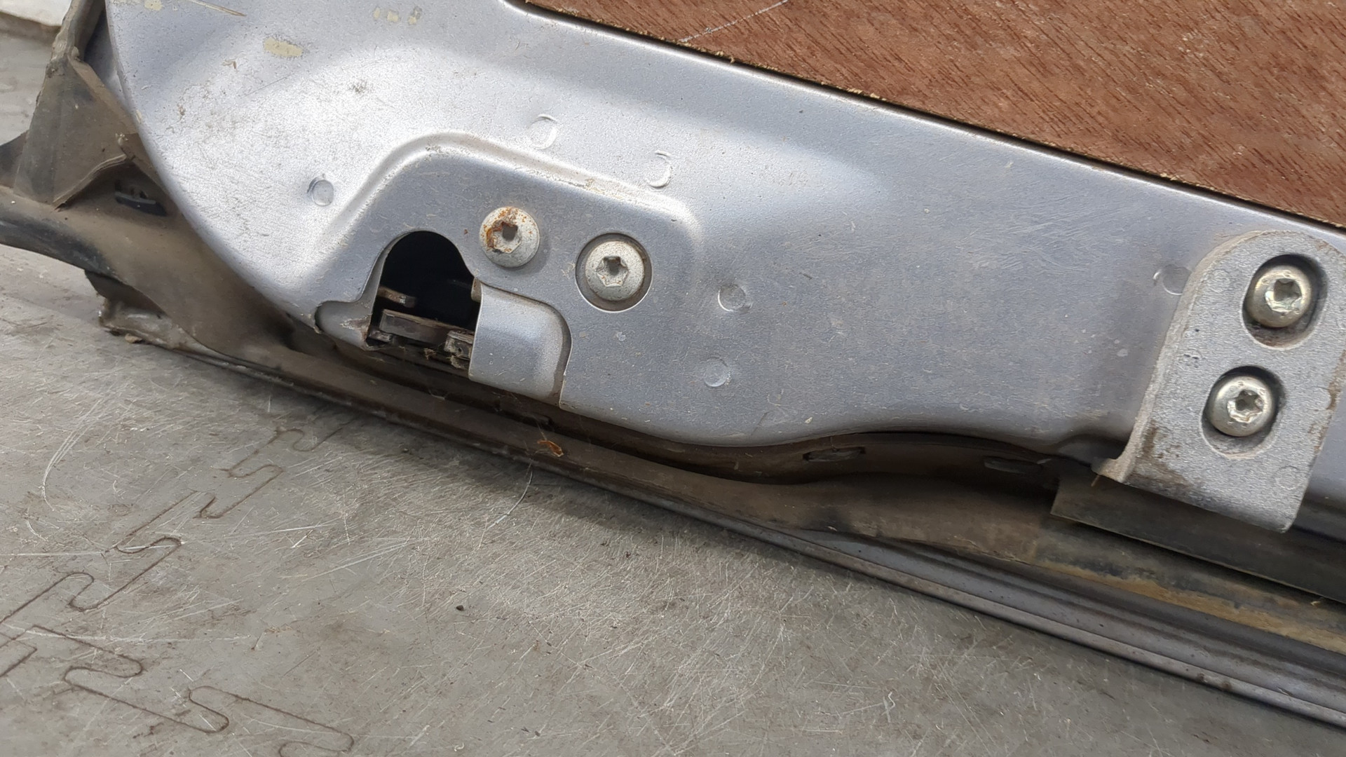 Дверь багажника левая