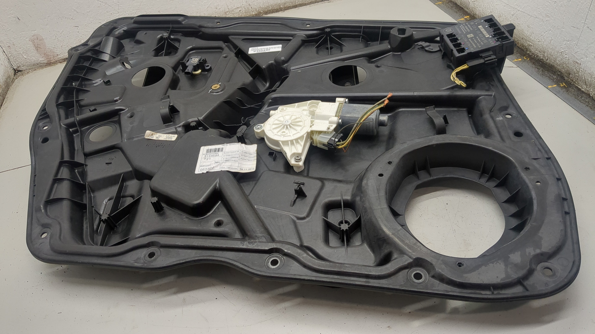 Стеклоподъемник электр. передний левый