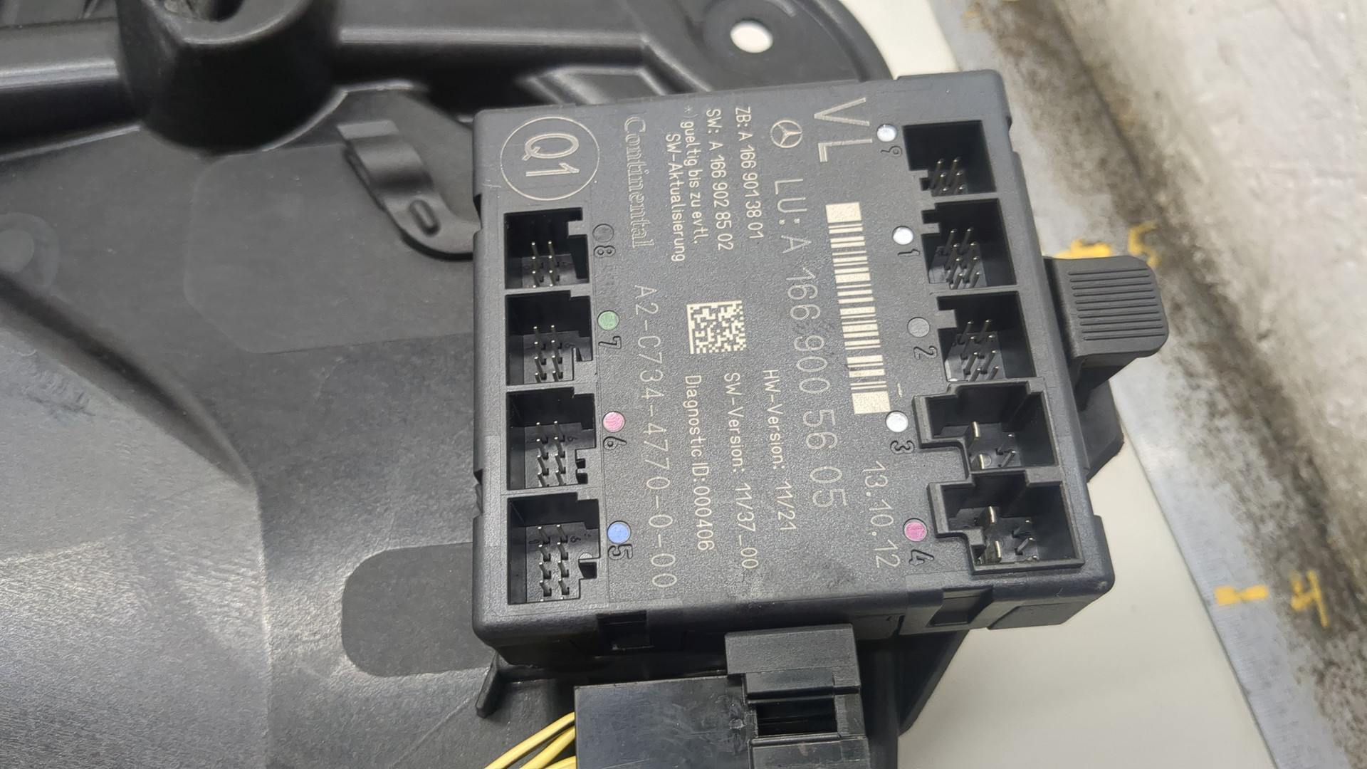 Стеклоподъемник электр. передний левый