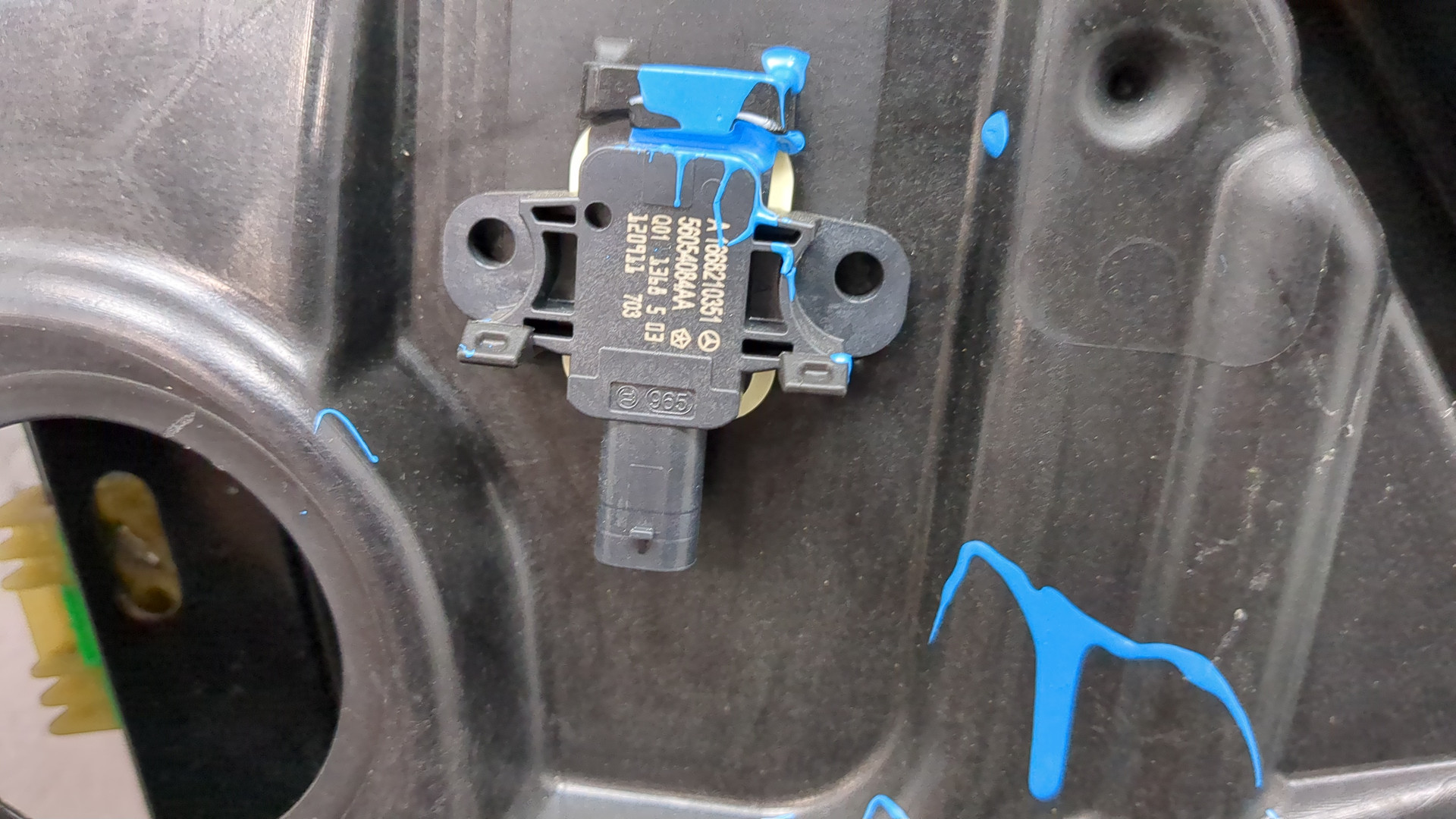 Стеклоподъемник электр. передний левый