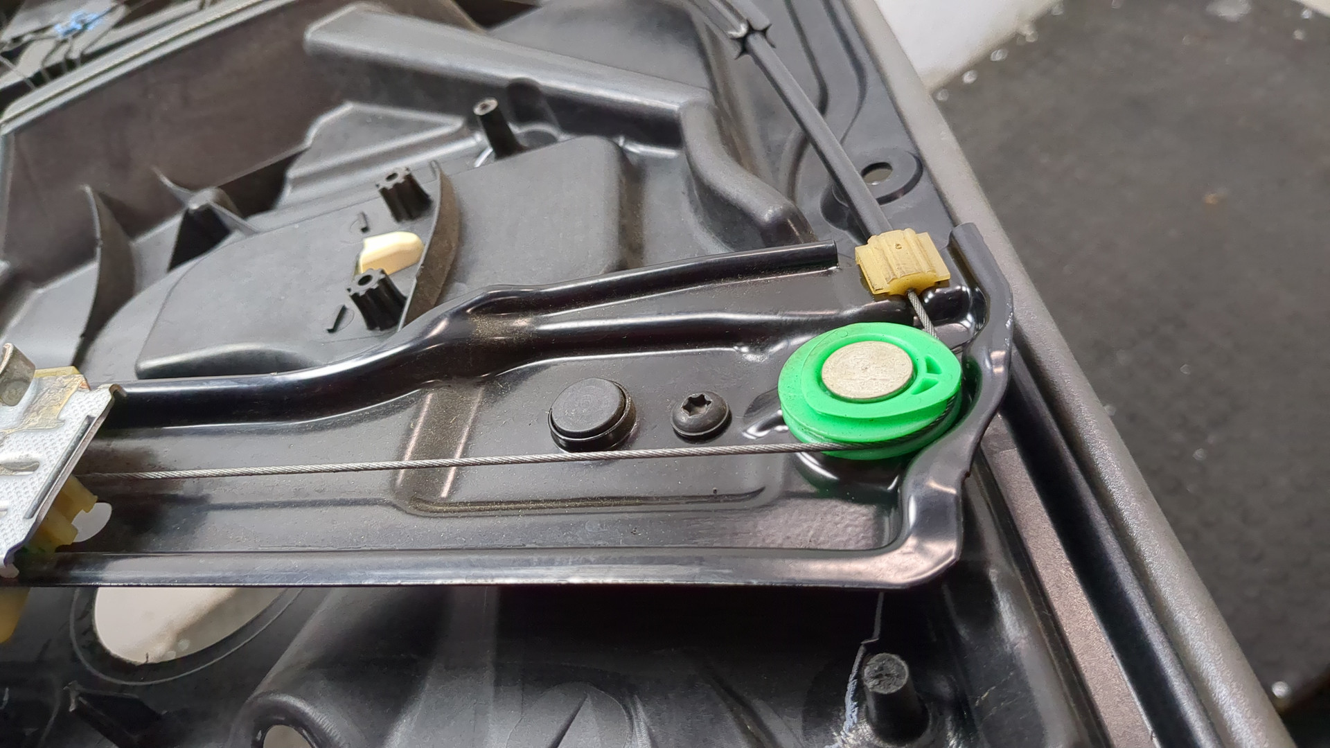 Стеклоподъемник электр. передний левый