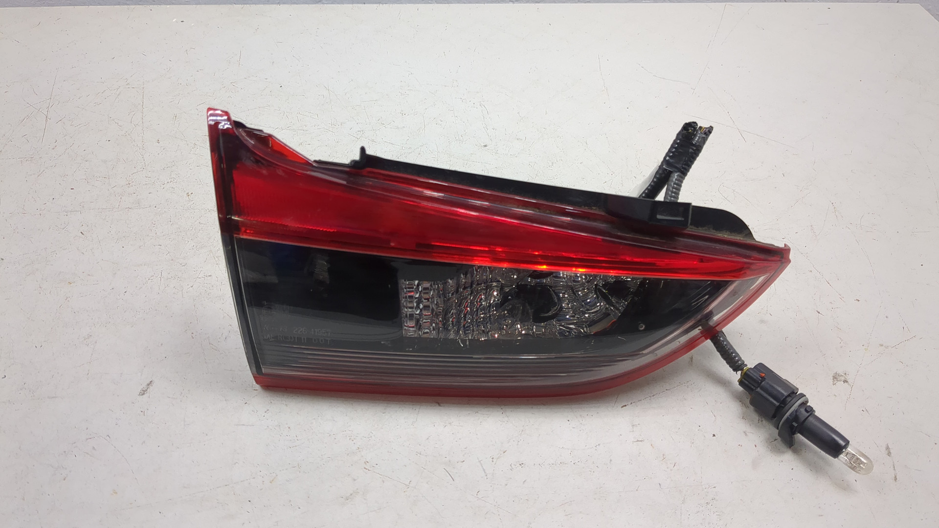 Фонарь задний внутренний левый