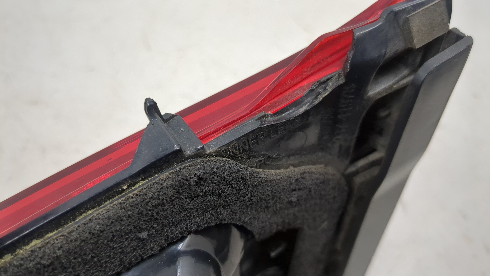 Фонарь задний внутренний левый