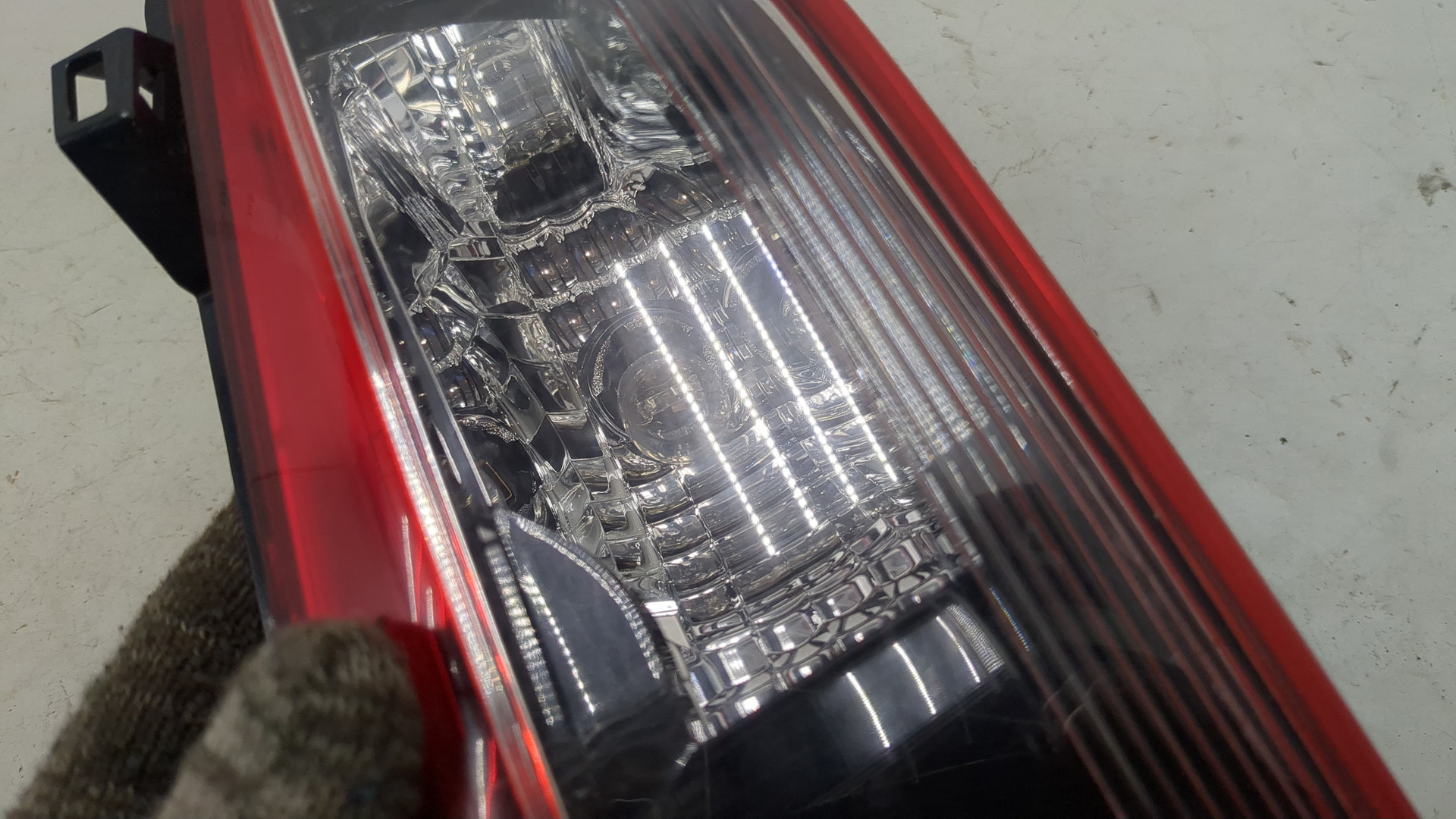 Фонарь задний внутренний левый