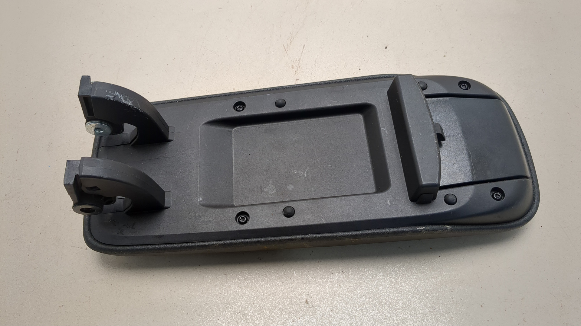 Подлокотник