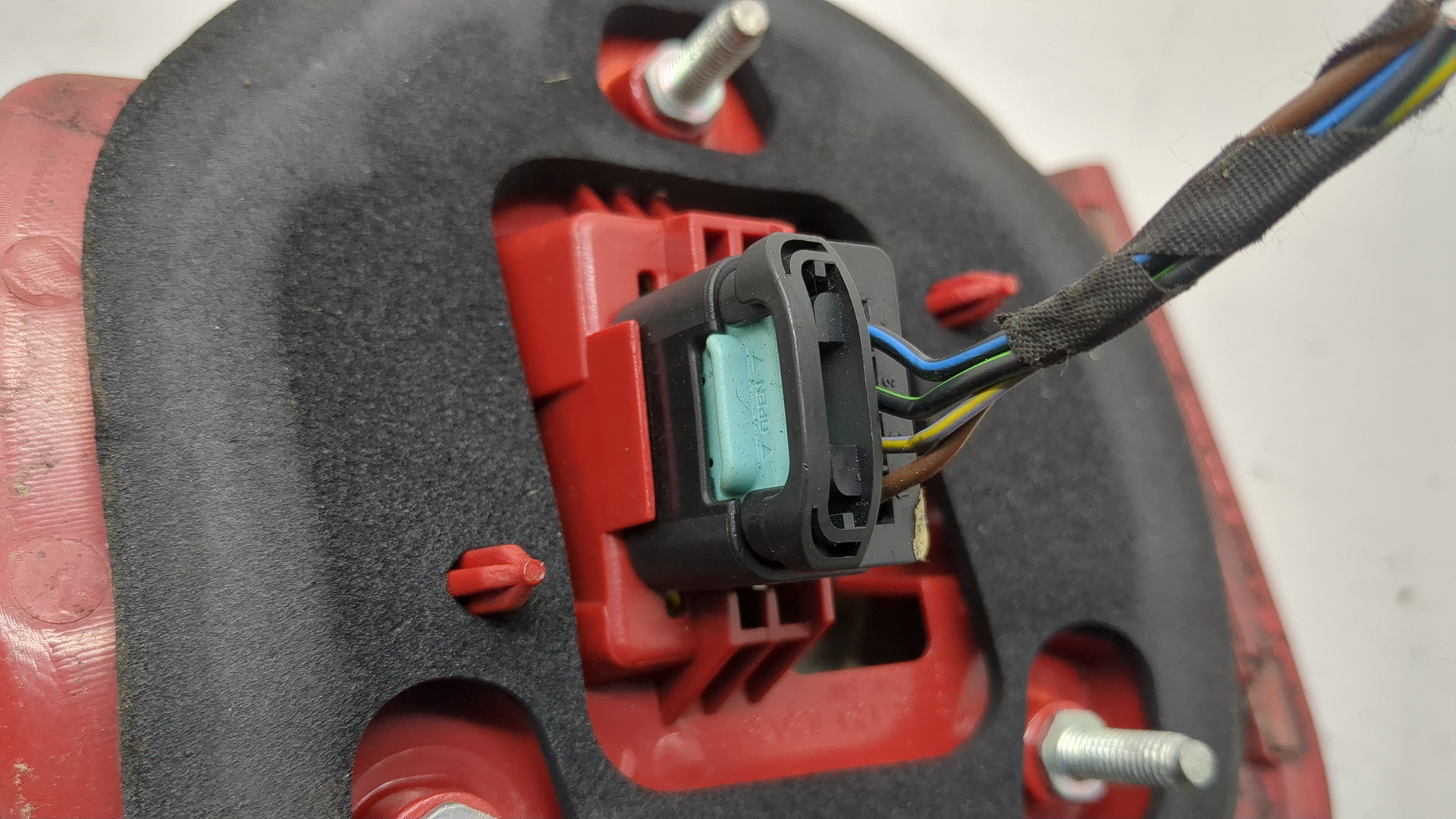 Фонарь задний правый