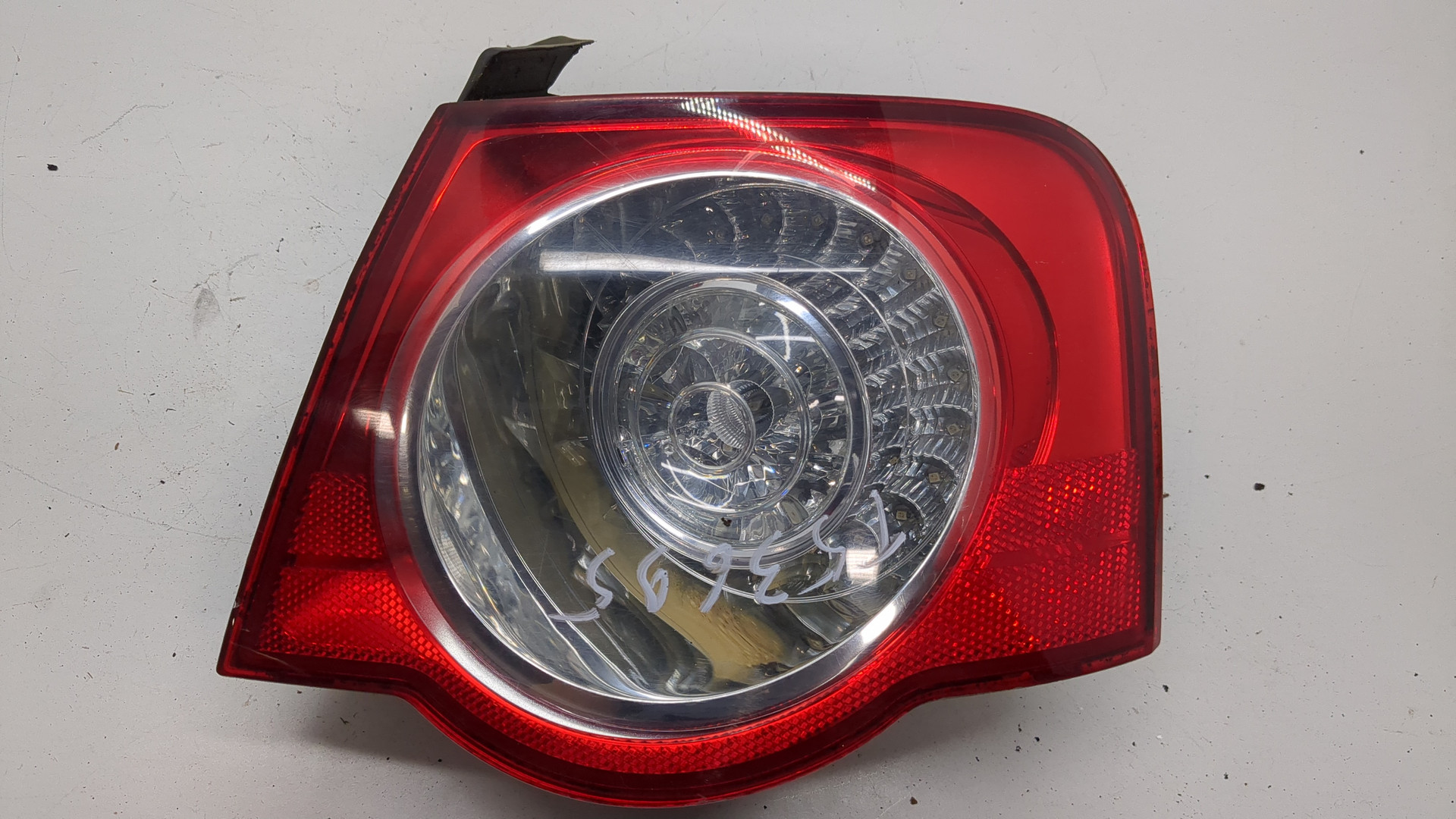 Фонарь задний правый