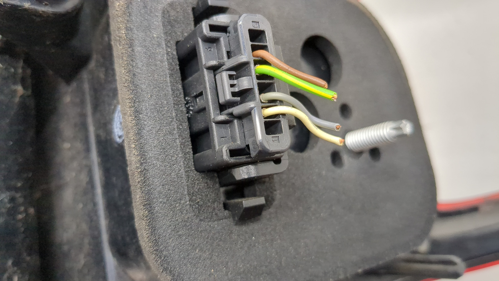 Фонарь задний левый