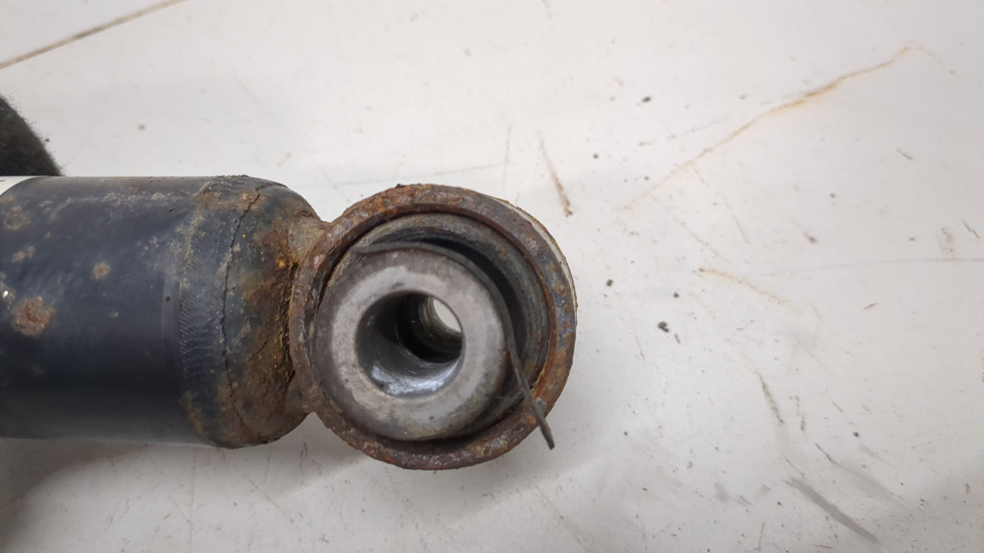 Амортизатор задний (стойка)