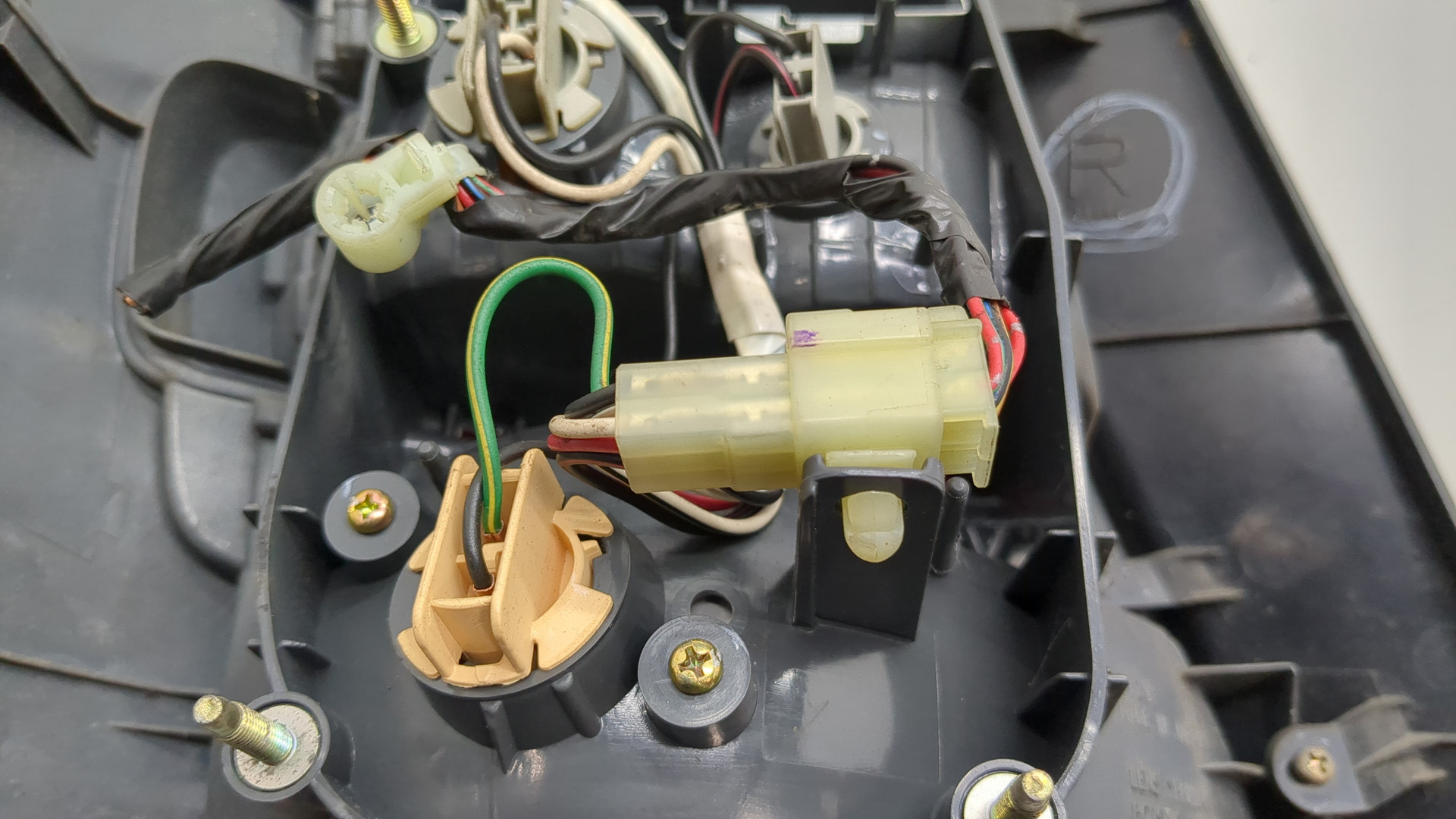 Фонарь задний правый