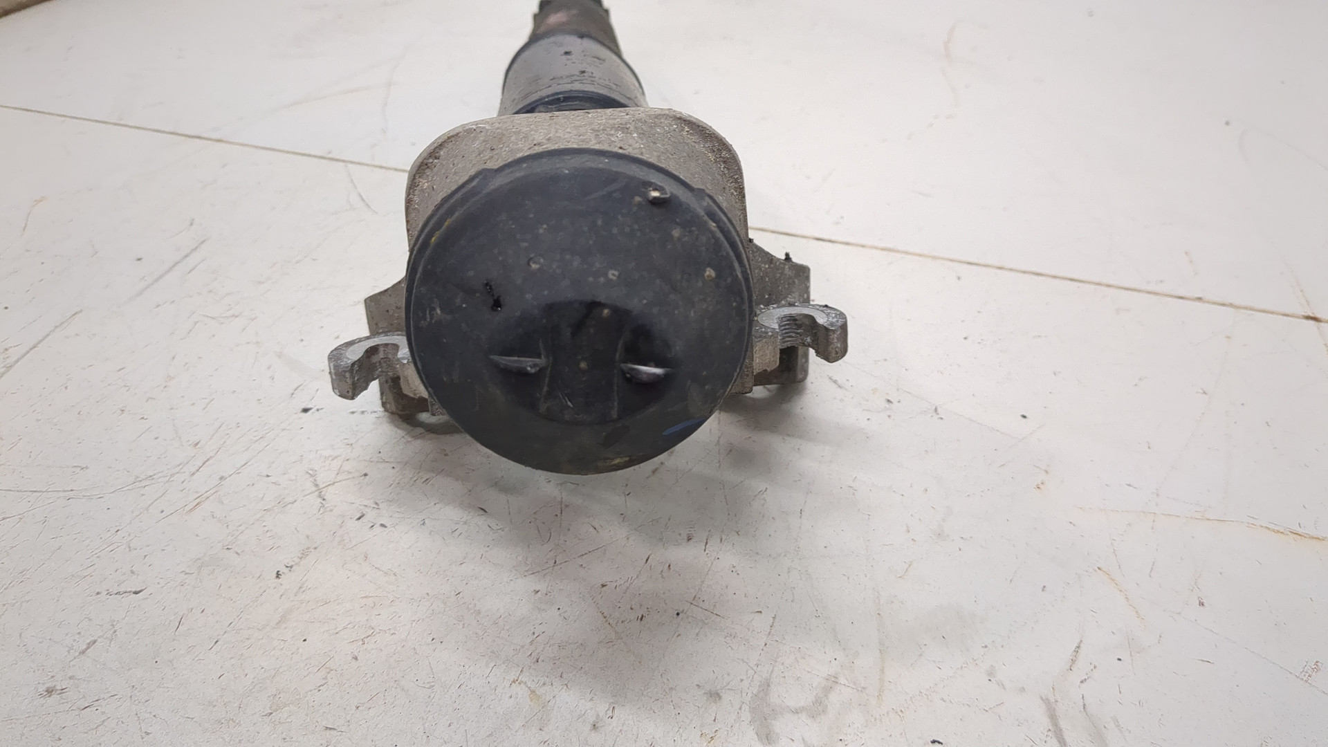 Амортизатор задний правый