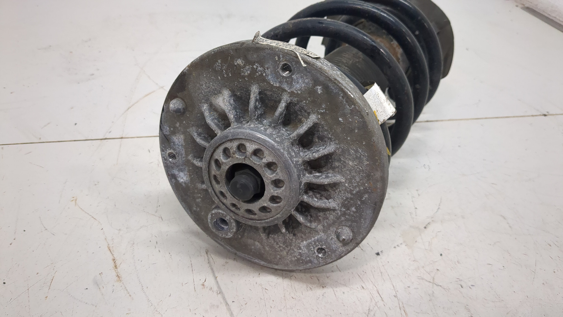 Амортизатор передний левый