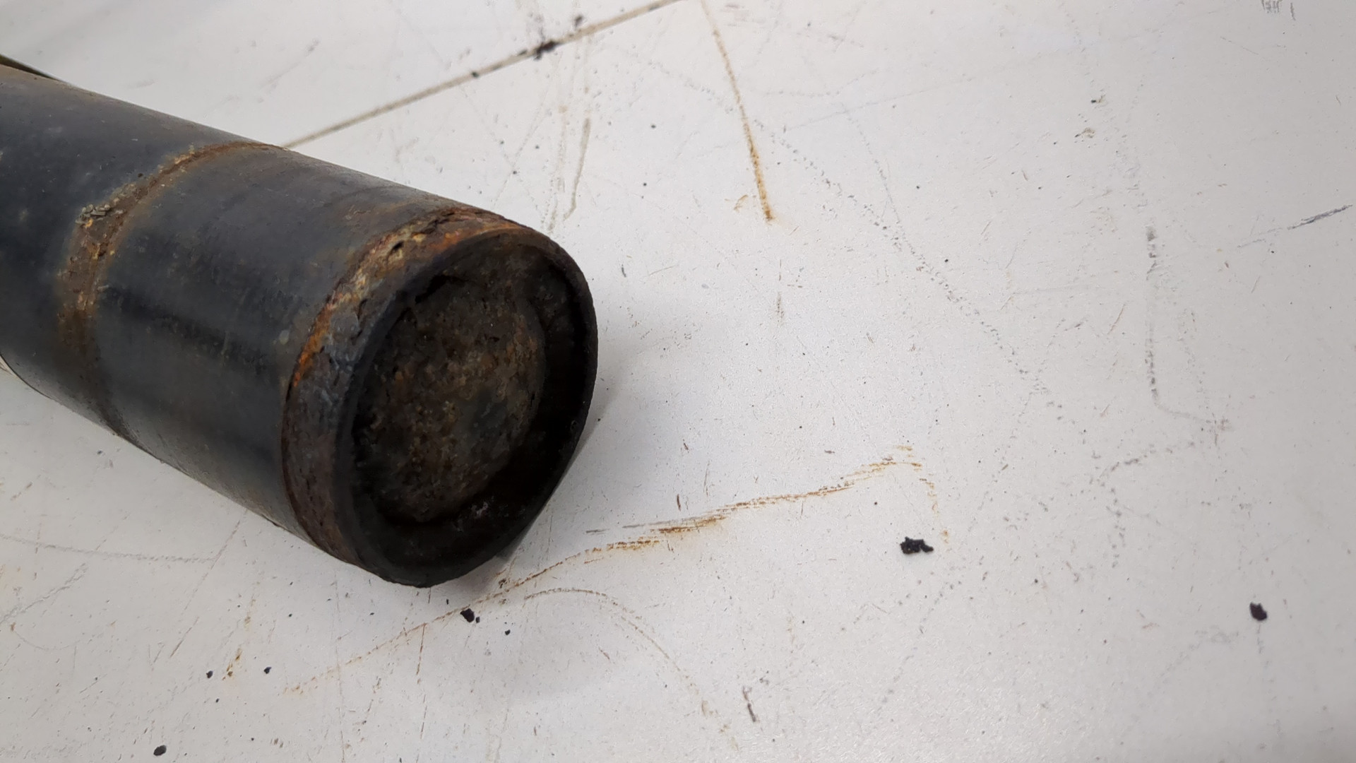 Амортизатор передний левый