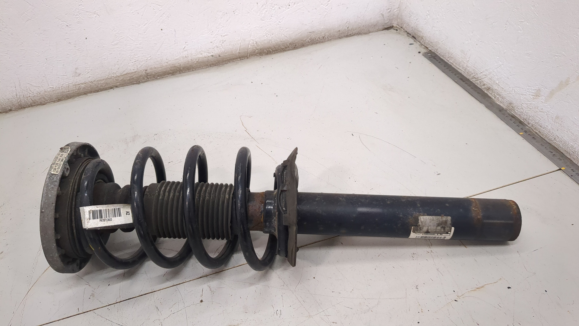 Амортизатор передний левый