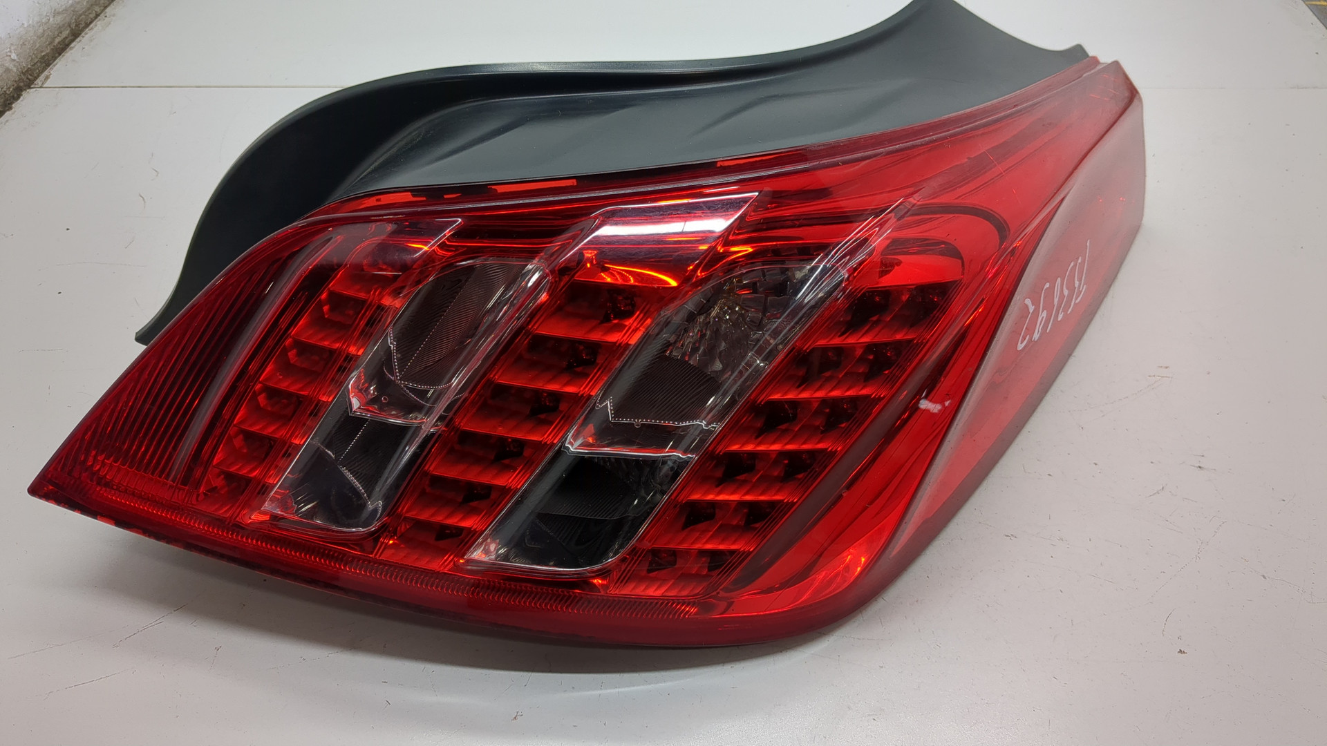 Фонарь задний правый