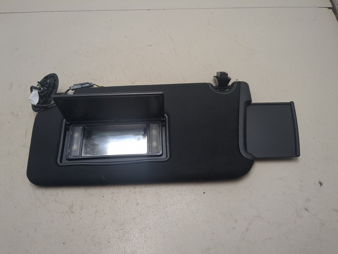 Козырек солнцезащитный