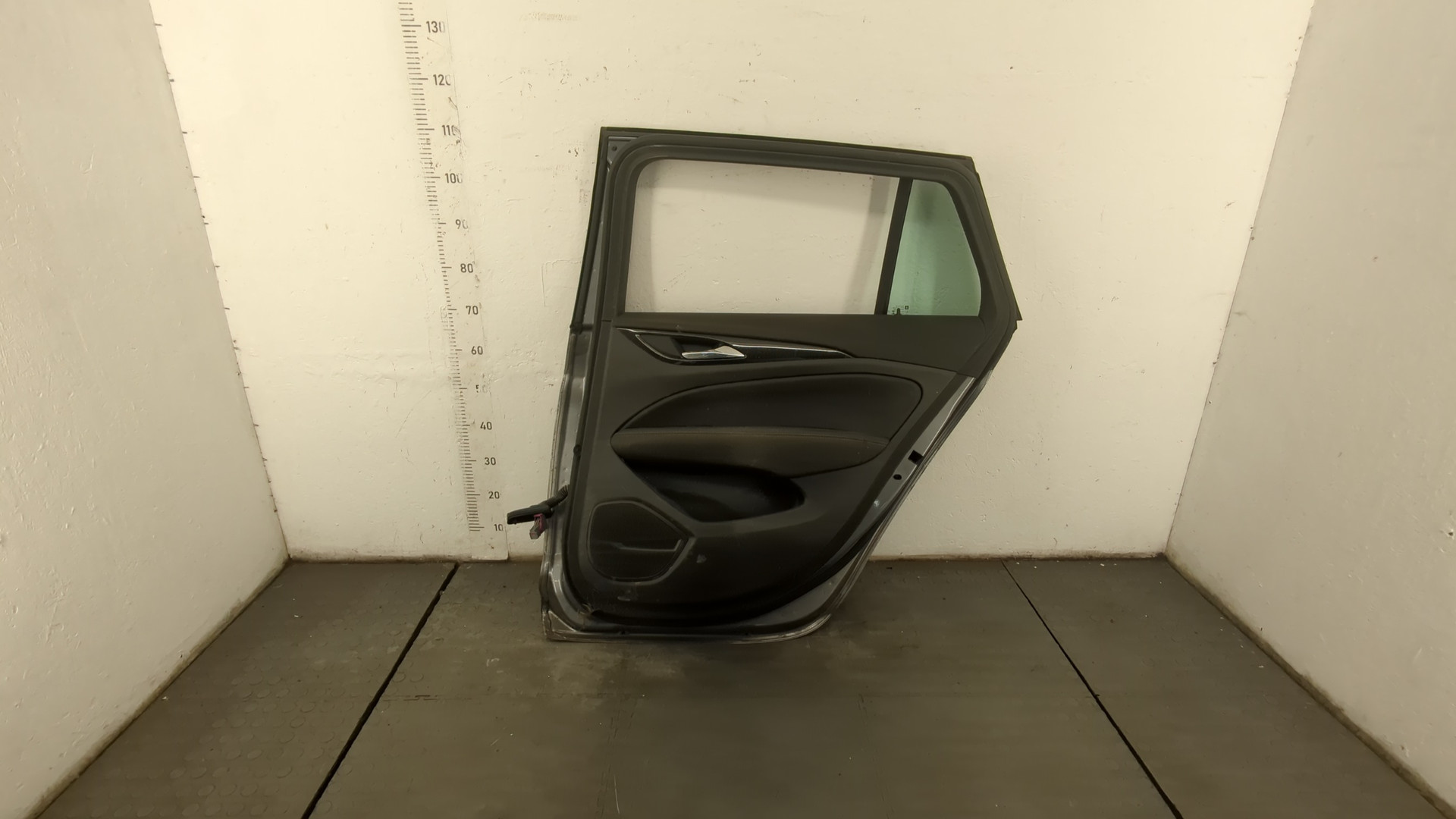 Дверь задняя правая