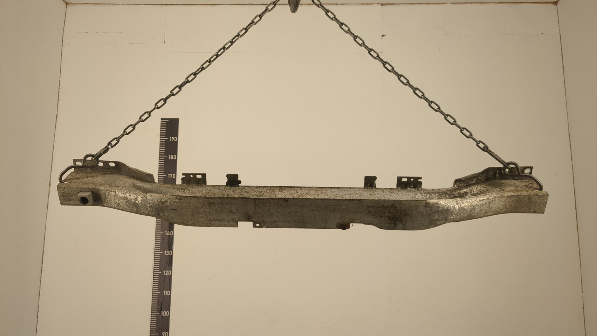 Усилитель заднего бампера