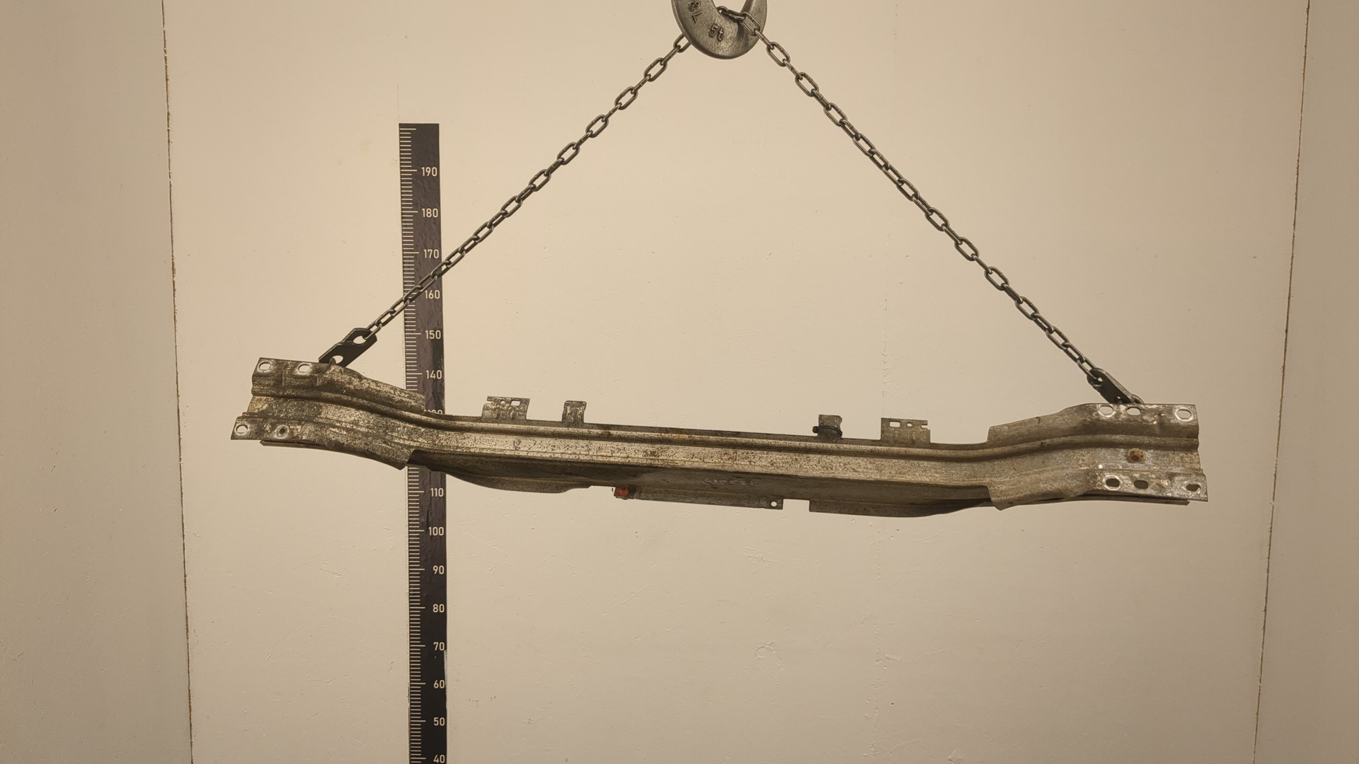 Усилитель заднего бампера