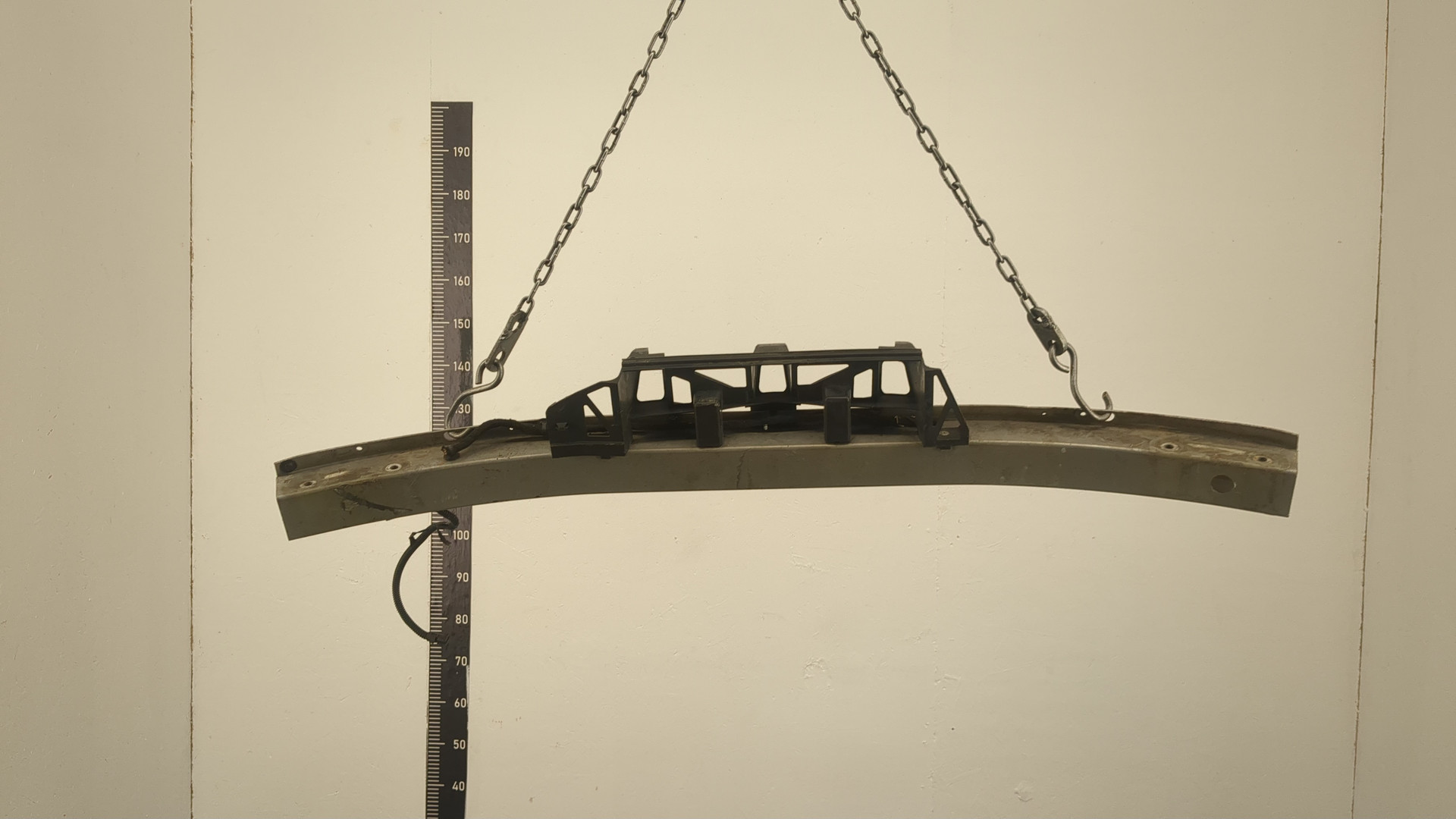 Усилитель переднего бампера