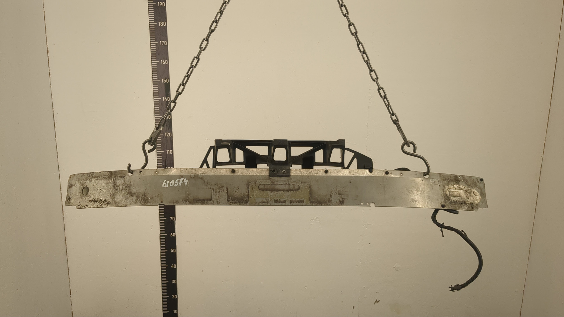 Усилитель переднего бампера